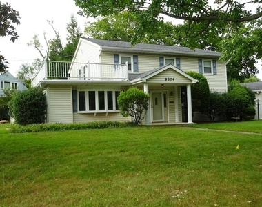 9804 Broad Street - Photo Thumbnail 3