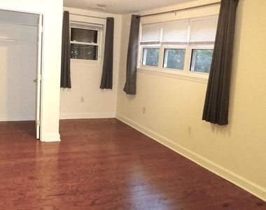 9804 Broad Street - Photo Thumbnail 14
