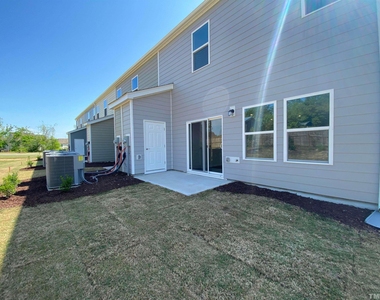 908 Clearhaven Lane - Photo Thumbnail 6