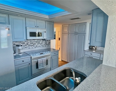 10525 Gulf Shore Drive - Photo Thumbnail 8