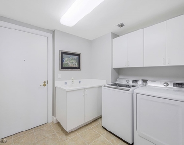 1060 Borghese Lane - Photo Thumbnail 16