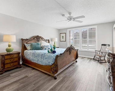 6480 Midnight Pass Road - Photo Thumbnail 23
