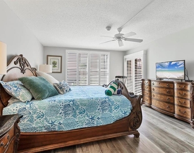 6480 Midnight Pass Road - Photo Thumbnail 3