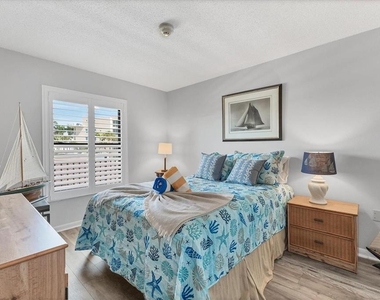 6480 Midnight Pass Road - Photo Thumbnail 4