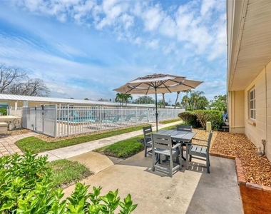 5830 Midnight Pass Road - Photo Thumbnail 15