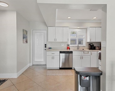 5830 Midnight Pass Road - Photo Thumbnail 9