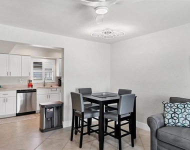 5830 Midnight Pass Road - Photo Thumbnail 6