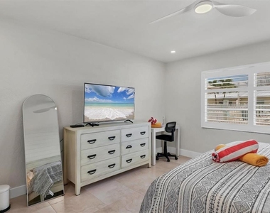 5830 Midnight Pass Road - Photo Thumbnail 11