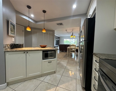 17801 N Bay Road - Photo Thumbnail 7