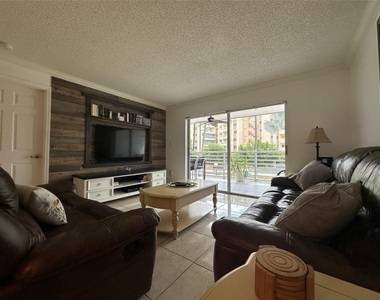 17801 N Bay Road - Photo Thumbnail 14