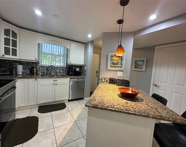 17801 N Bay Road - Photo Thumbnail 3
