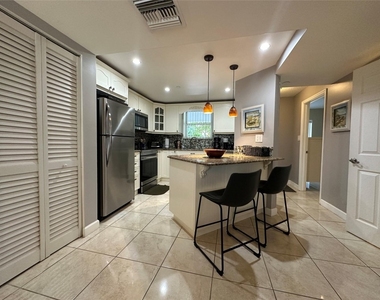 17801 N Bay Road - Photo Thumbnail 10