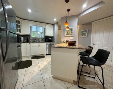 17801 N Bay Road - Photo Thumbnail 8