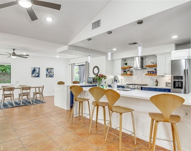 1123 E El Cid - Photo Thumbnail 8