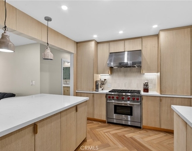 225 Iris Avenue - Photo Thumbnail 10