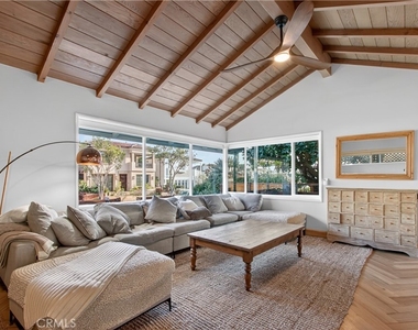 225 Iris Avenue - Photo Thumbnail 8
