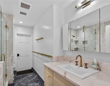225 Iris Avenue - Photo Thumbnail 14