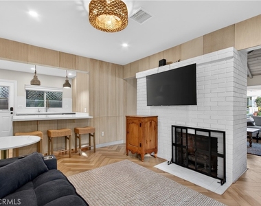 225 Iris Avenue - Photo Thumbnail 12