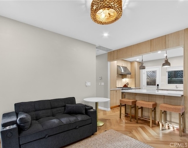 225 Iris Avenue - Photo Thumbnail 13