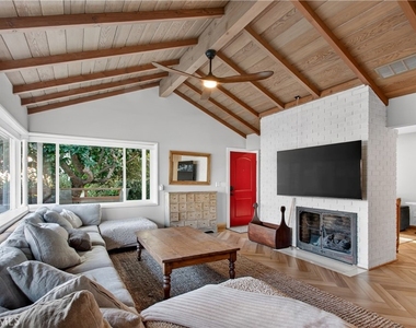 225 Iris Avenue - Photo Thumbnail 6