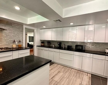 5757 Agnes Avenue - Photo Thumbnail 2