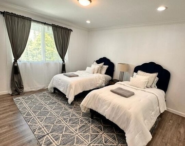 5757 Agnes Avenue - Photo Thumbnail 5
