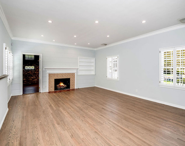 4649 Sancola Avenue - Photo Thumbnail 10