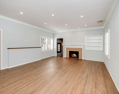 4649 Sancola Avenue - Photo Thumbnail 9