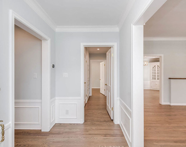 4649 Sancola Avenue - Photo Thumbnail 8