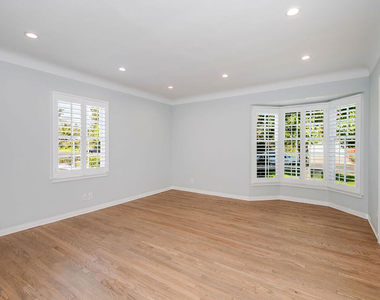 4649 Sancola Avenue - Photo Thumbnail 33