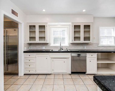 4649 Sancola Avenue - Photo Thumbnail 22