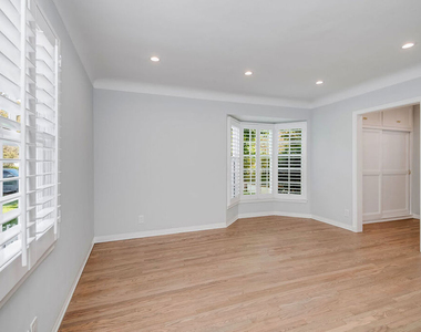4649 Sancola Avenue - Photo Thumbnail 34