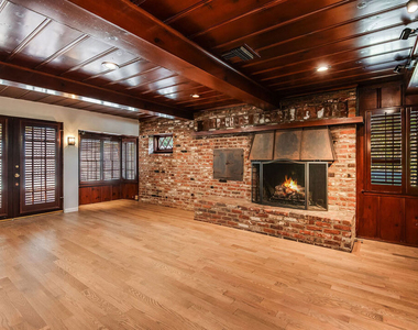 4649 Sancola Avenue - Photo Thumbnail 15