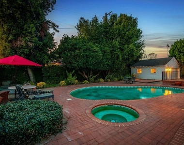 4649 Sancola Avenue - Photo Thumbnail 6