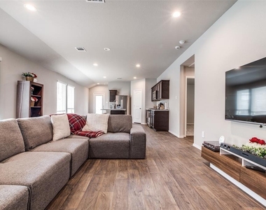 13944 Great Pines Court - Photo Thumbnail 3
