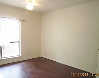 7900 N Stadium Drive - Photo Thumbnail 6