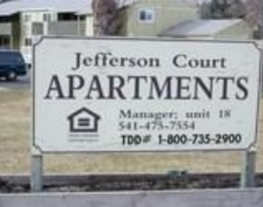 319 Sw G St - Photo Thumbnail 4