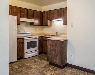 319 Sw G St - Photo Thumbnail 5