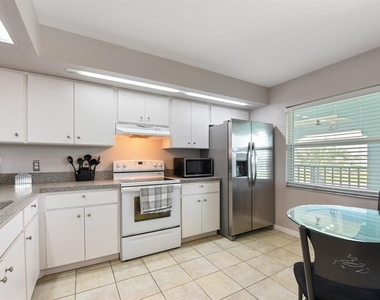 449 Royal Poinciana - Photo Thumbnail 3