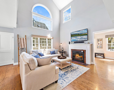 344 Euclid Avenue - Photo Thumbnail 7