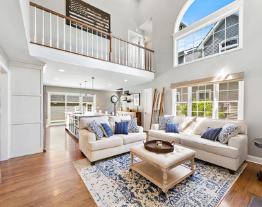 344 Euclid Avenue - Photo Thumbnail 6