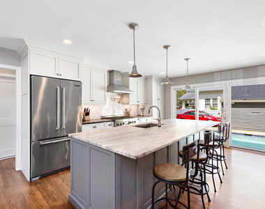 344 Euclid Avenue - Photo Thumbnail 3