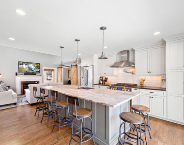344 Euclid Avenue - Photo Thumbnail 5