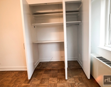 East 71st Street - Photo Thumbnail 5