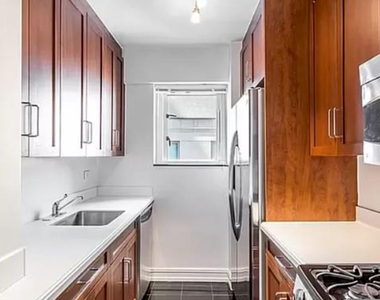 East 71st Street - Photo Thumbnail 2