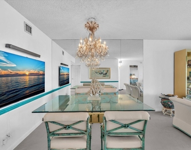 1537 E Hillsboro Boulevard - Photo Thumbnail 12