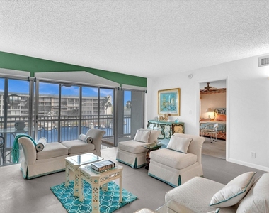1537 E Hillsboro Boulevard - Photo Thumbnail 18