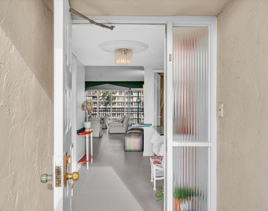1537 E Hillsboro Boulevard - Photo Thumbnail 1