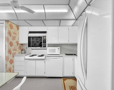 1537 E Hillsboro Boulevard - Photo Thumbnail 4