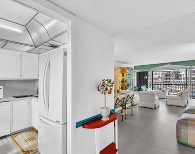 1537 E Hillsboro Boulevard - Photo Thumbnail 3